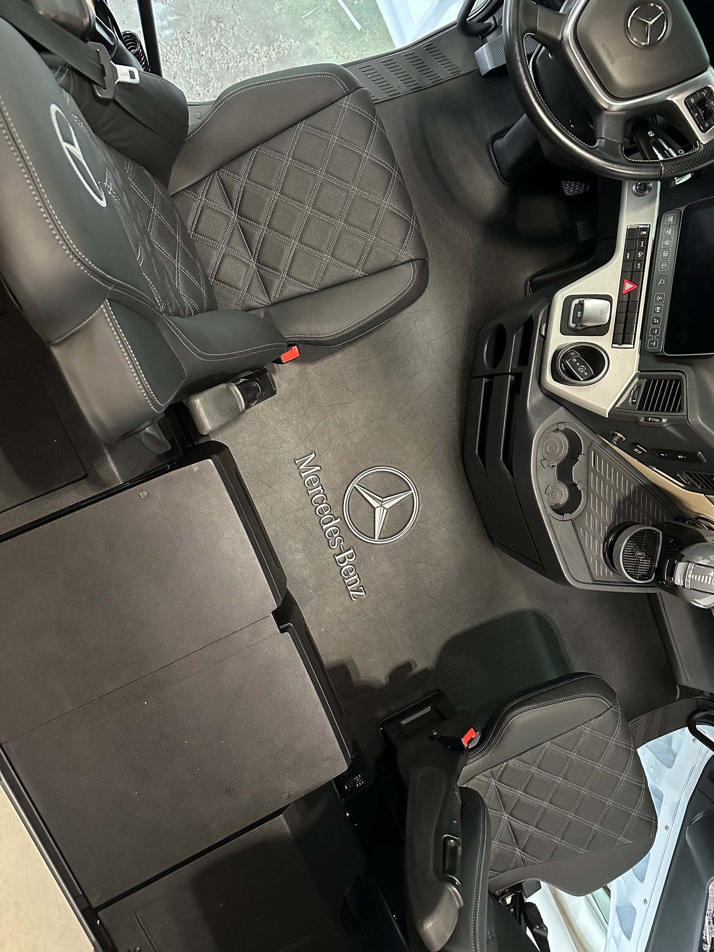 BLACK Floor Mat Matched With MERCEDES ACTROS MP4/MP5 from 2012