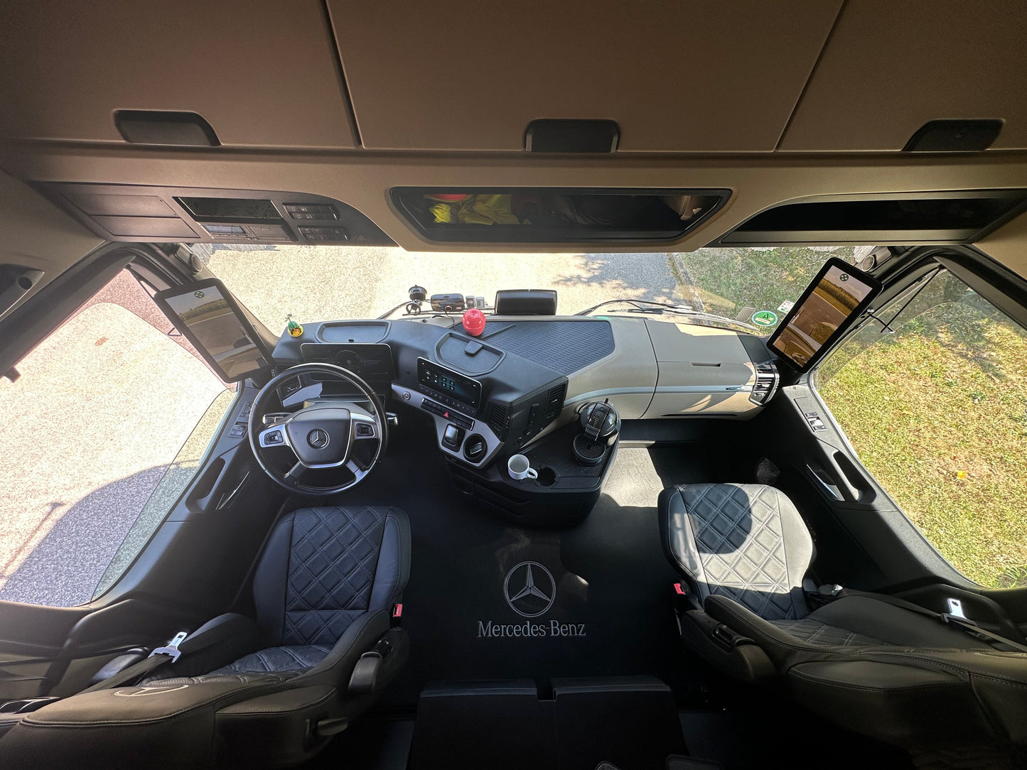 BLACK Floor Mat Matched With MERCEDES ACTROS MP4/MP5 from 2012