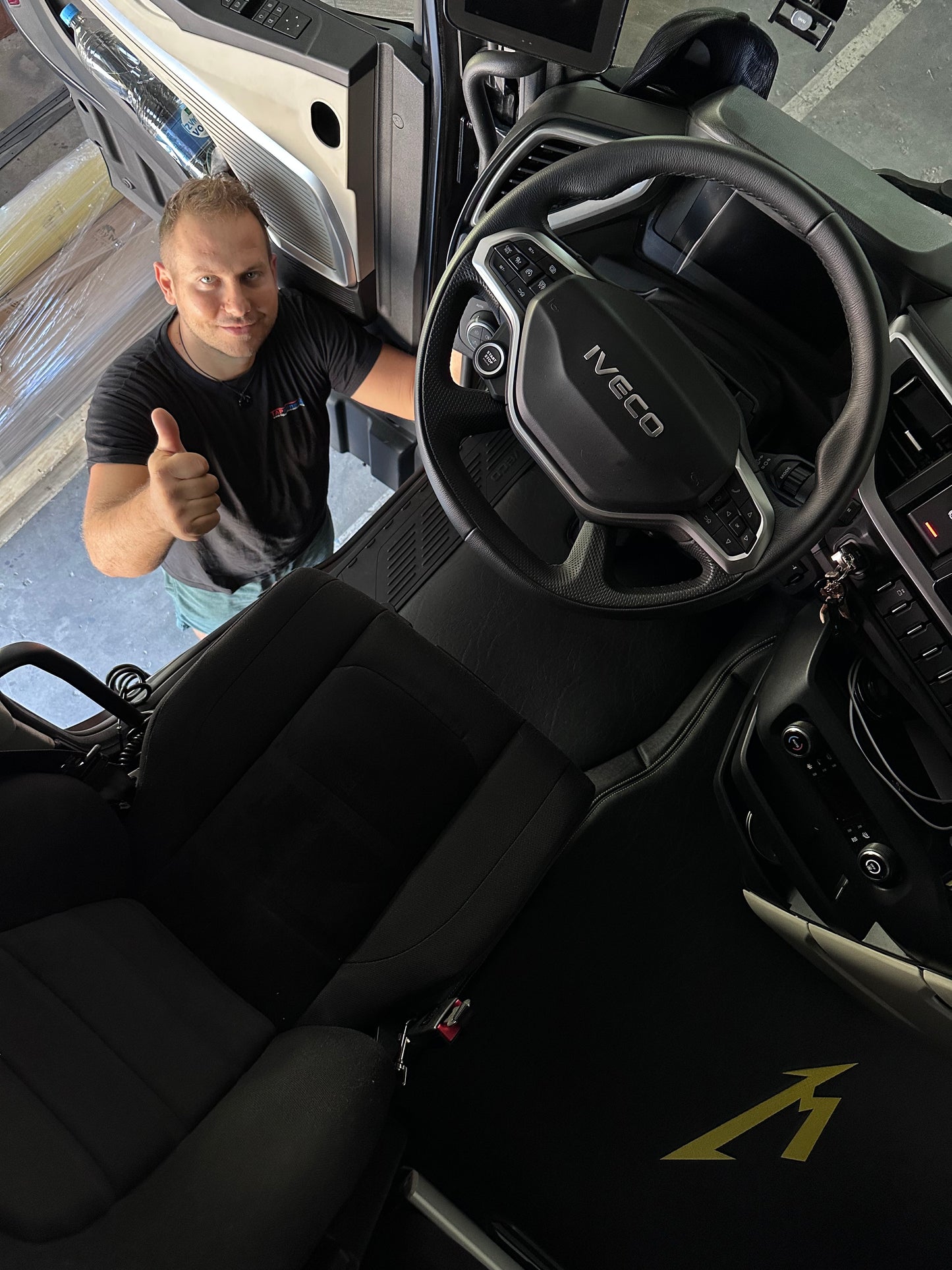 ČRNI Tepih primeren za IVECO S-WAY 2025 NEW