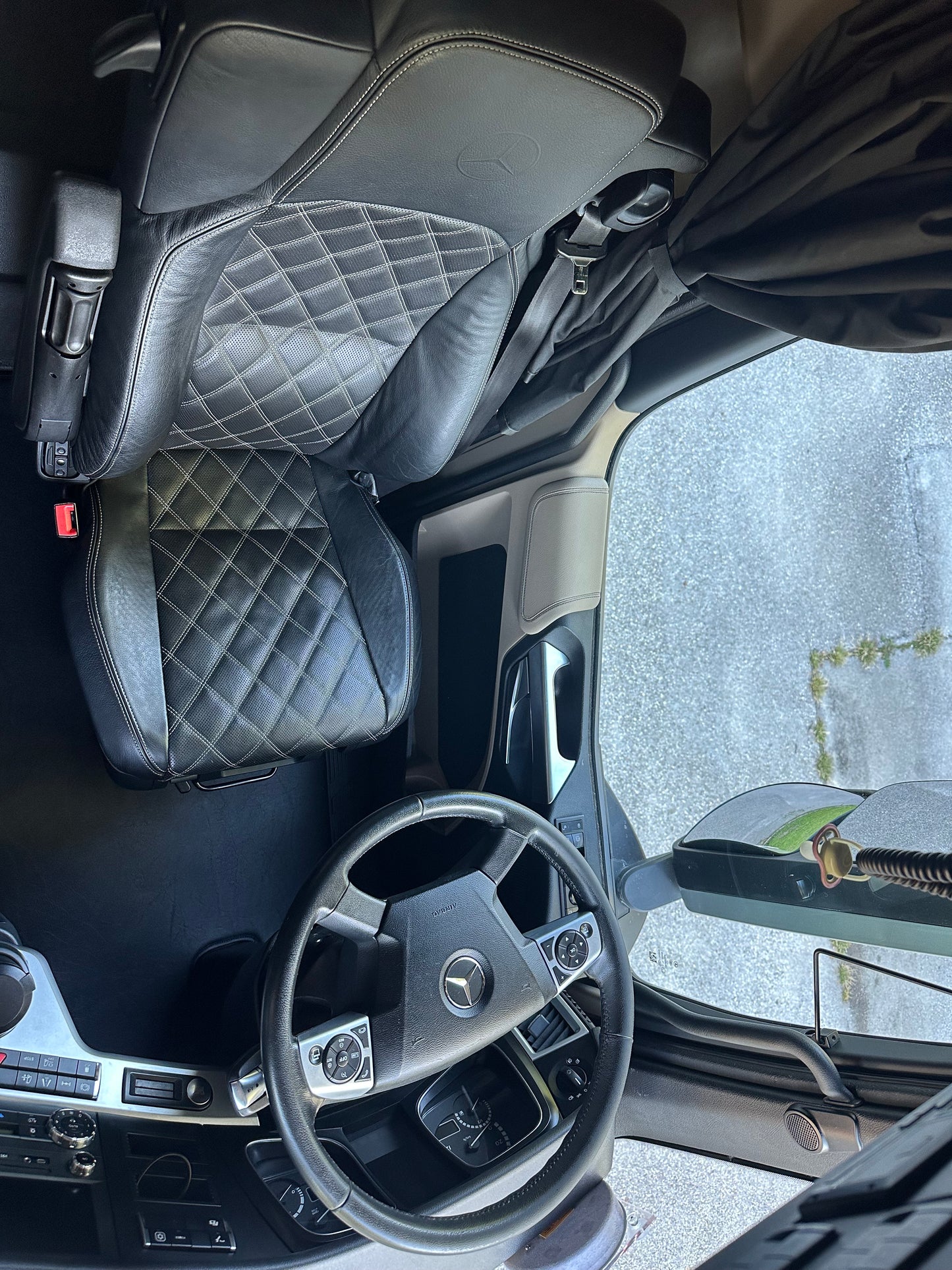 BLACK Floor Mat Matched With MERCEDES ACTROS MP4/MP5 from 2012