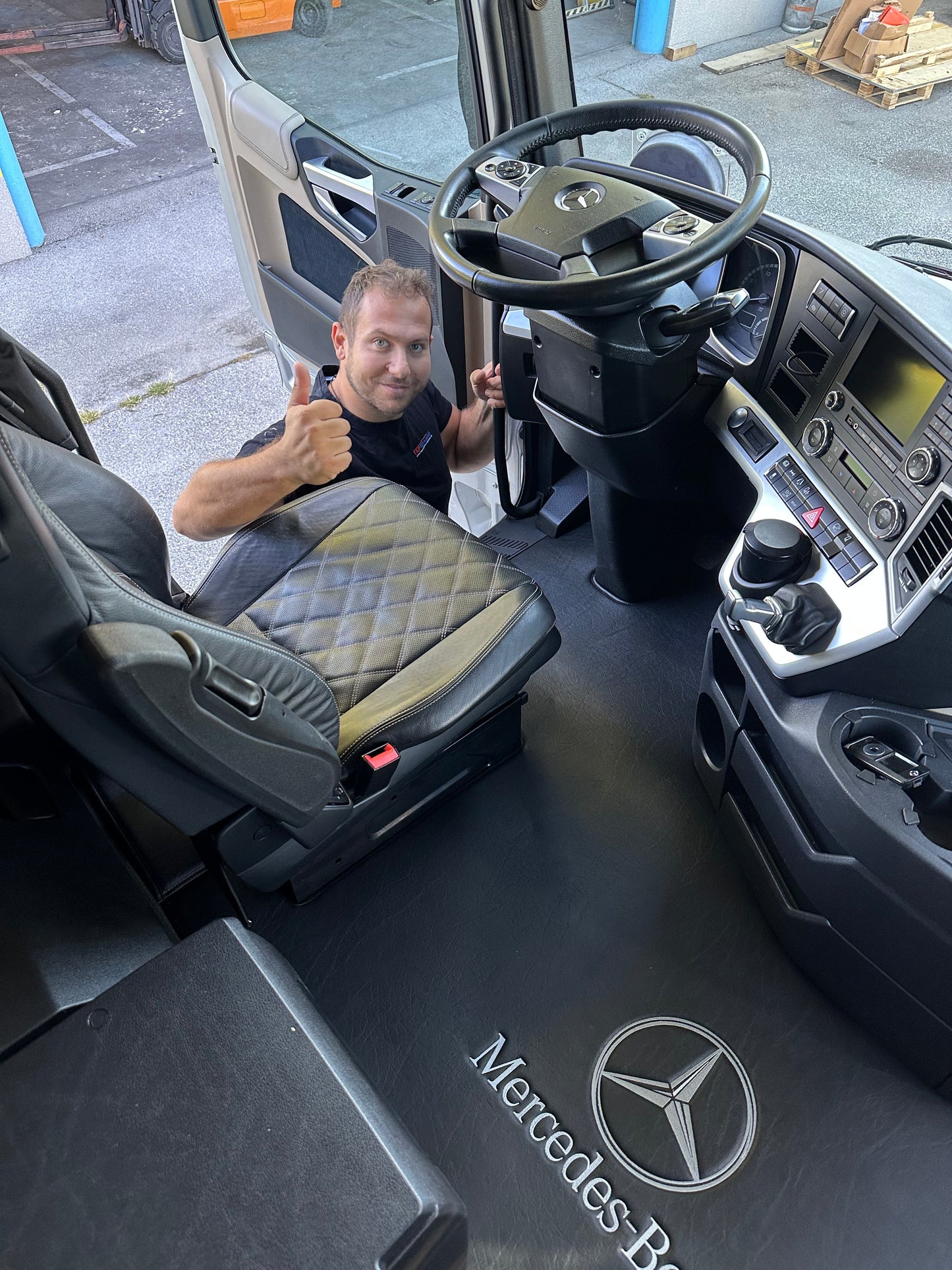 BLACK Floor Mat Matched With MERCEDES ACTROS MP4/MP5 from 2012