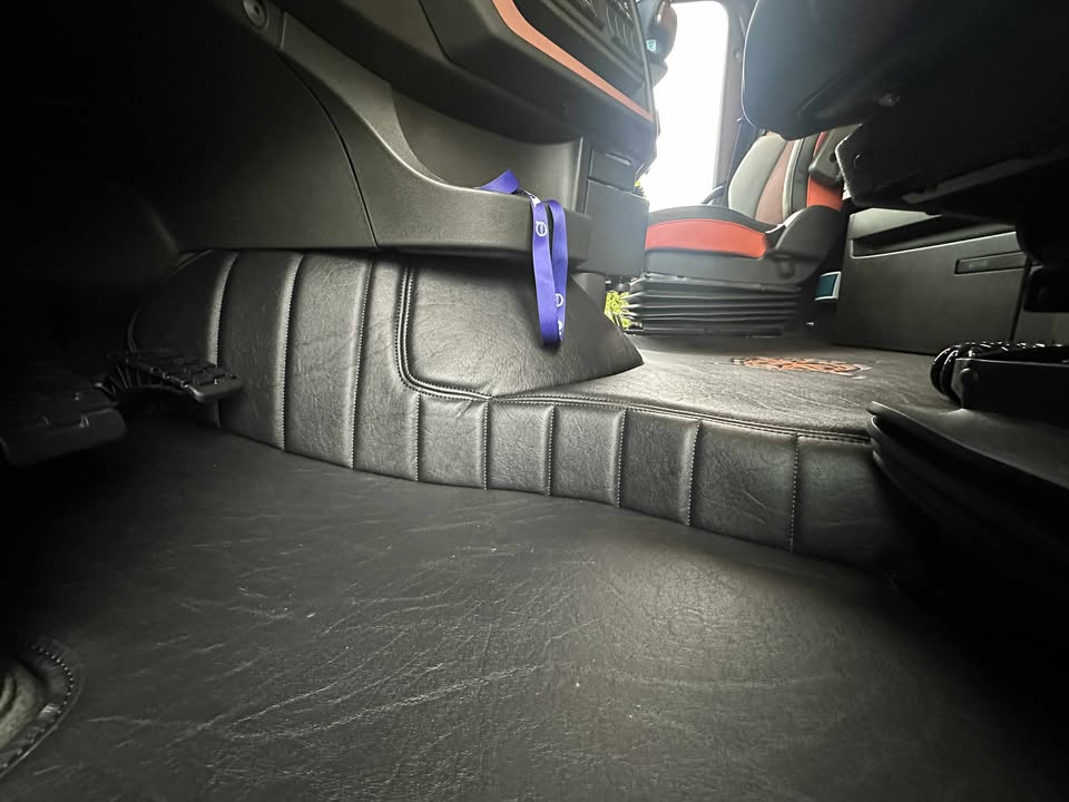 Floor Mat Matched With Volvo FH4 / FH5 / FH6 / Aero from 2012