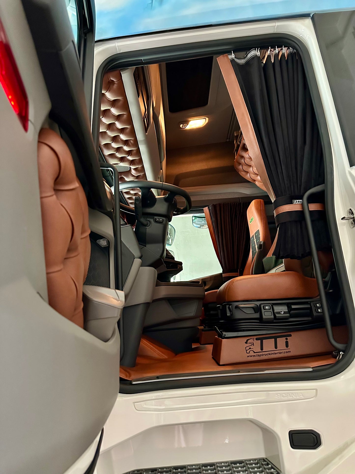 TAPETE ZA VRATA primerne za SCANIA NEW GEN R